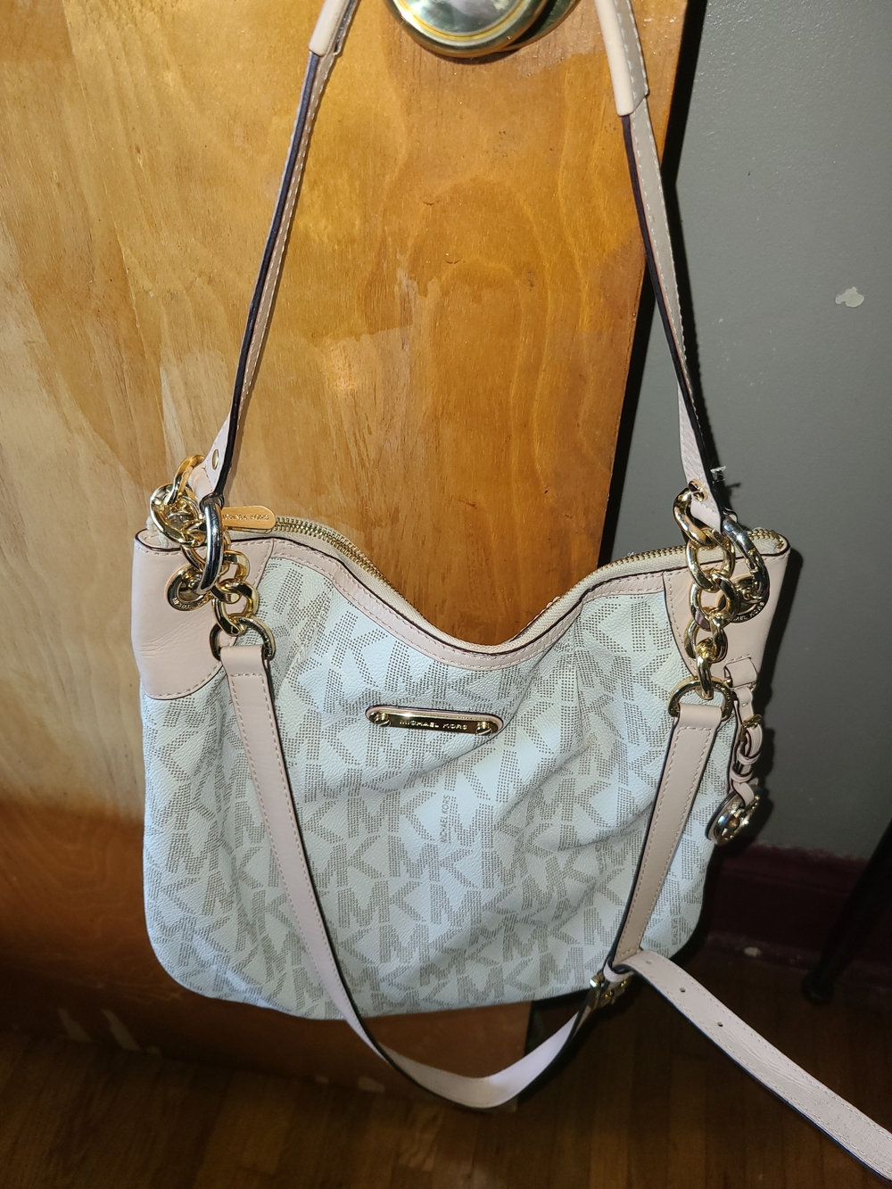 Michael Kors  Ivory Signature Logo Shoulder Bag With Matching Wallet